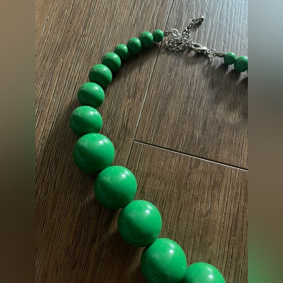 VINTAGE Green Bead Necklace - Picture 2 of 9